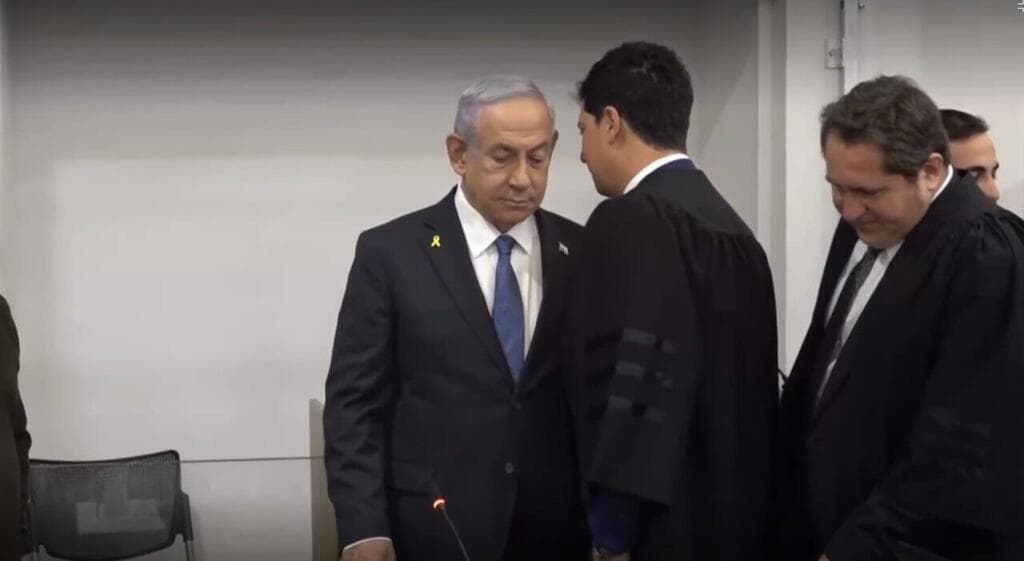 ראש הממשלה בנימין נתניהו נכנס לעדותו בבית המשפט המחוזי בתל אביב