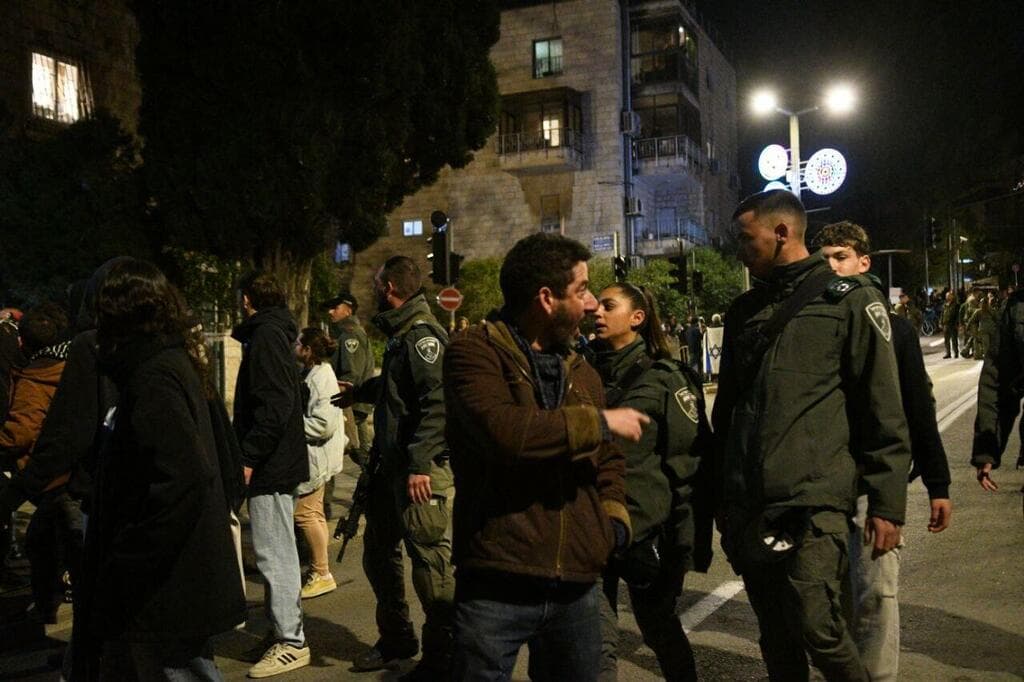 צילום: רפי קוץ מפגינים בדרך לרחוב עזה בירושלים, להפגין מול בית רה"מ