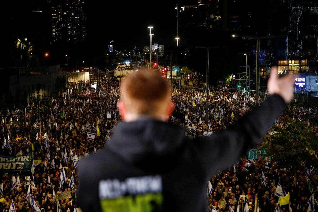 צילום: REUTERS/Shir Torem הפגנה בדרך בגין, תל אביב