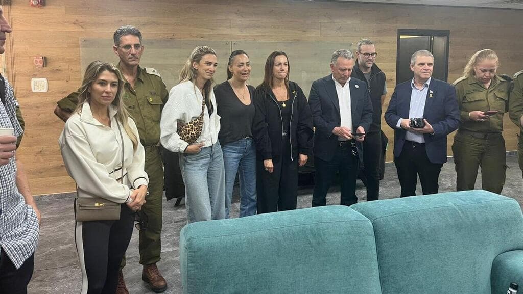 משפחתו של עידן אלכסנדר מחכה לשובו ברעים משפחתו של עידן אלכסנדר מחכה לשובו ברעים