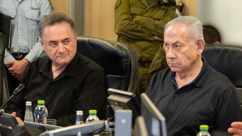 רה"מ בנימין נתניהו, ישראל כ"ץ והרמטכ"ל אייל זמיר צופים במטוסי חיל האוויר תוקפים מטרות טרור של שלטון הטרור החות׳י בתימן