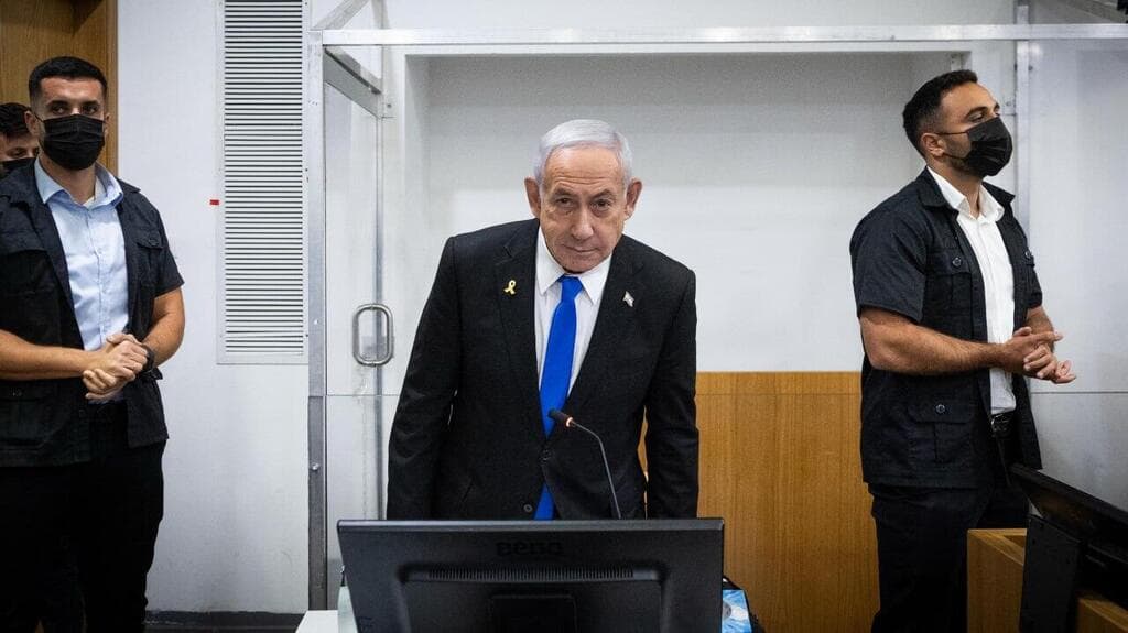 צילום: חיים גולדברג נתניהו נכנס לדיון החקירה הנגדית