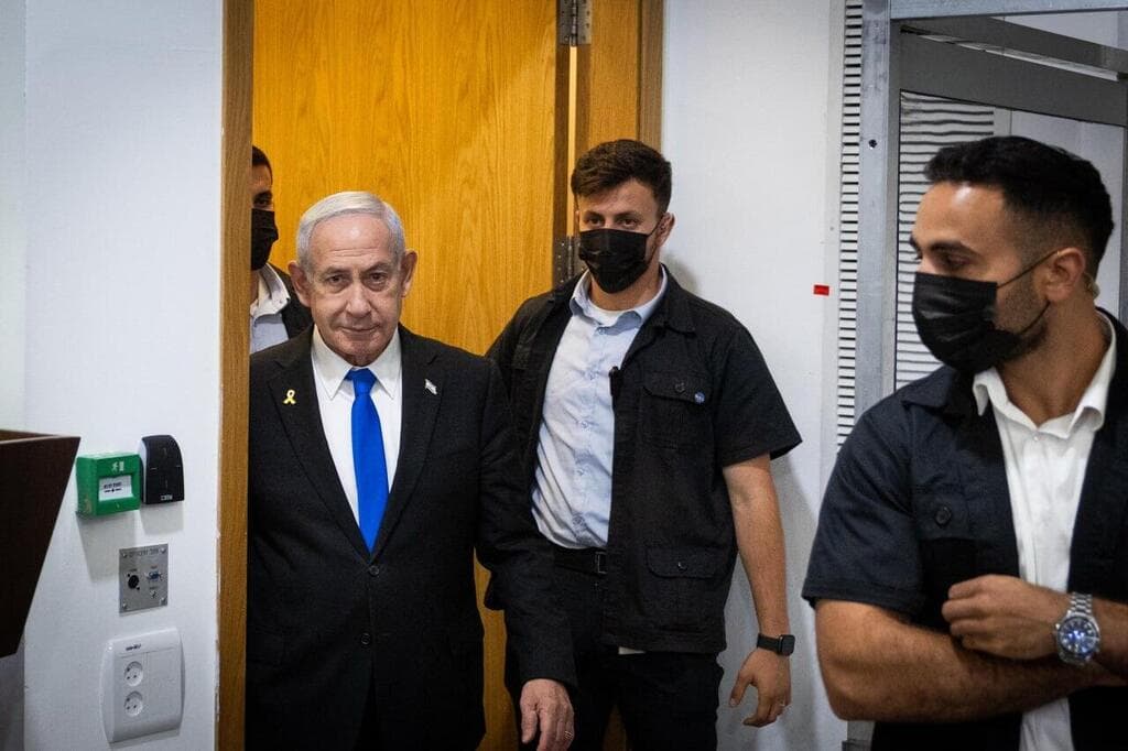 צילום: חיים גולדברג נתניהו נכנס לדיון החקירה הנגדית