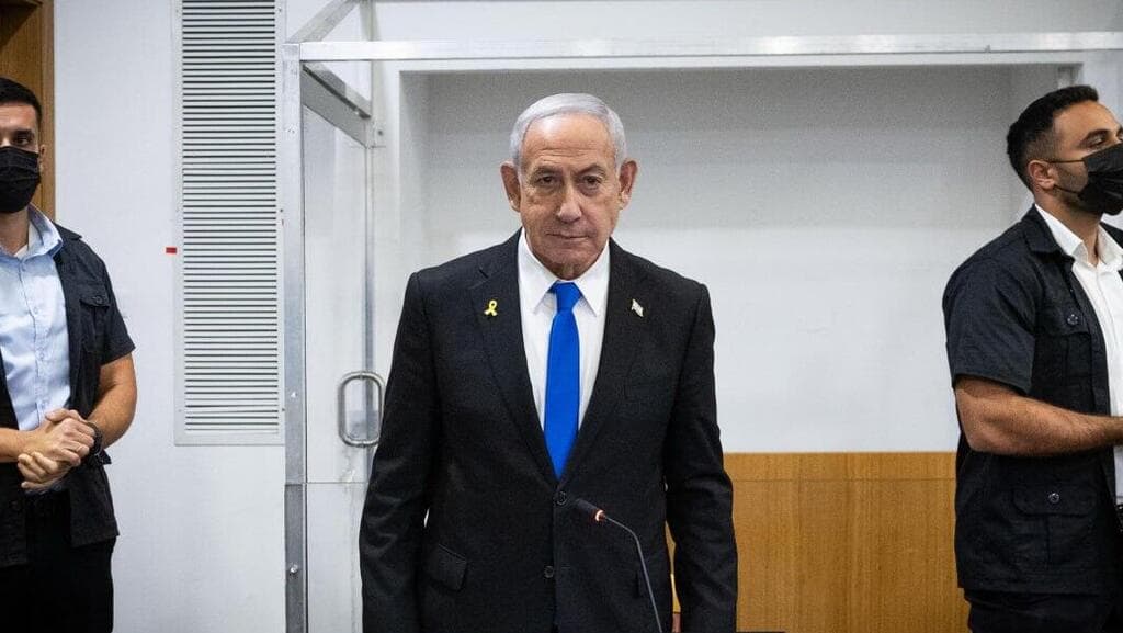 נתניהו על דוכן העדים, הבוקר (צילום: חיים גולדברג) נתניהו נכנס לדיון החקירה הנגדית