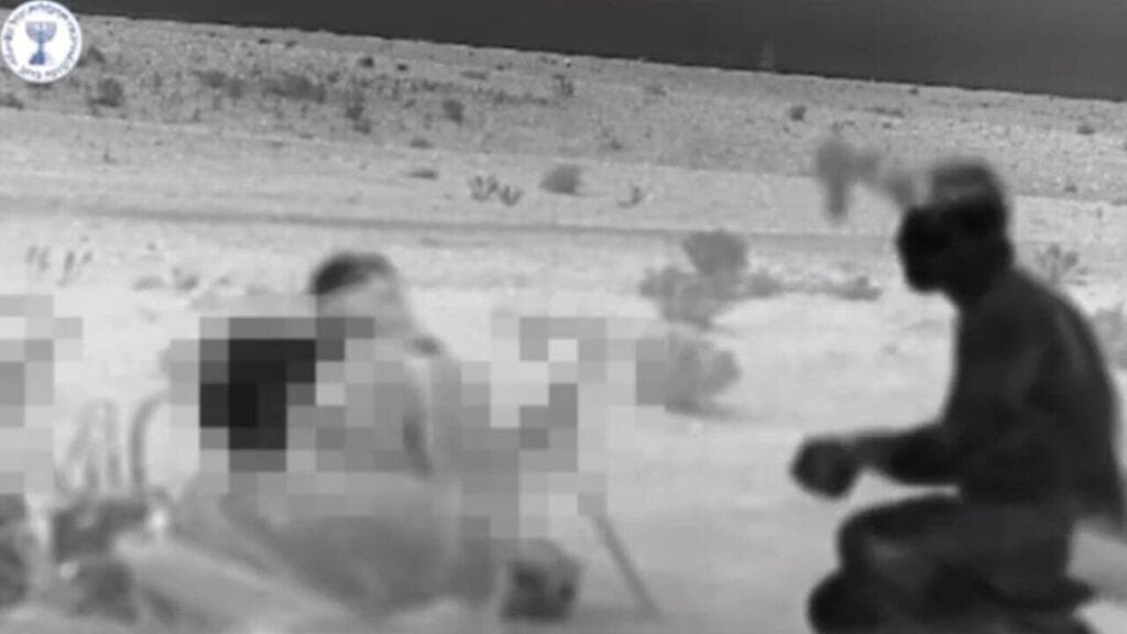תיעוד מתקיפת מערכת הגנה האווירית האיראנית באמצעות טילים מדויקים