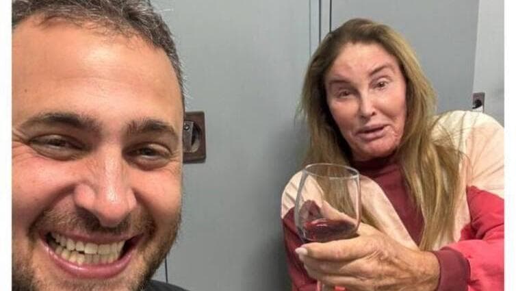 קייטלין ג'נר שותה יין עם רגב גור בזמן האזעקה