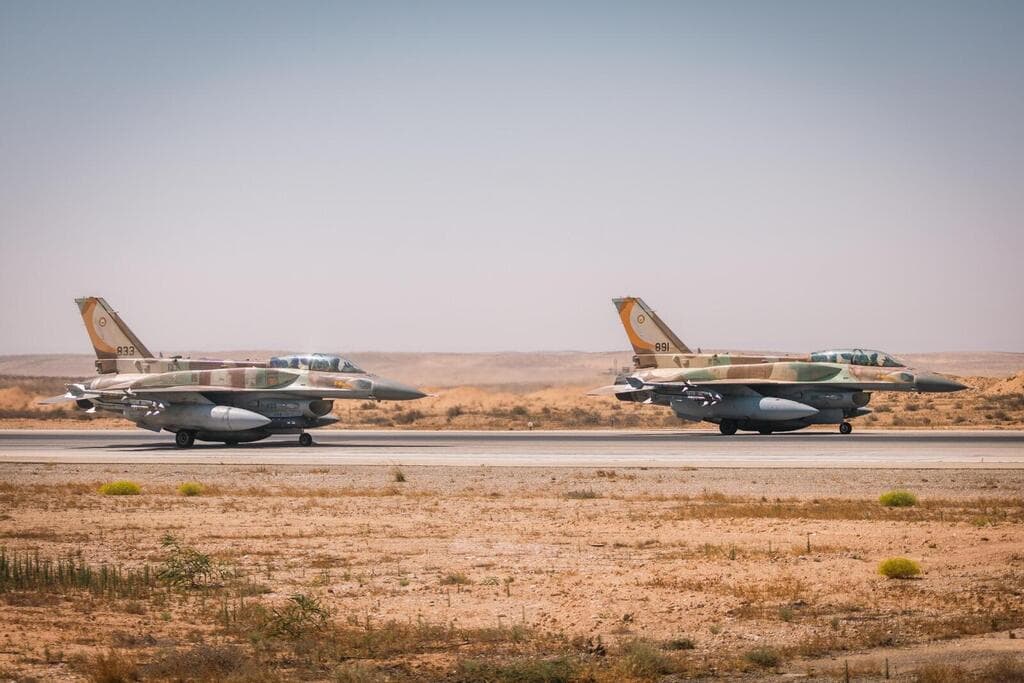 תיעוד מהמראות מטוסי הקרב ליירוט הכטב"מים האיראנים