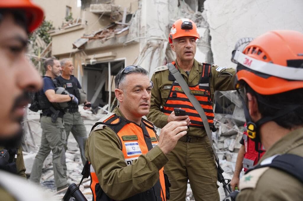 פעילות אנשי פיקוד העורף מזירות הנפילה השונות
