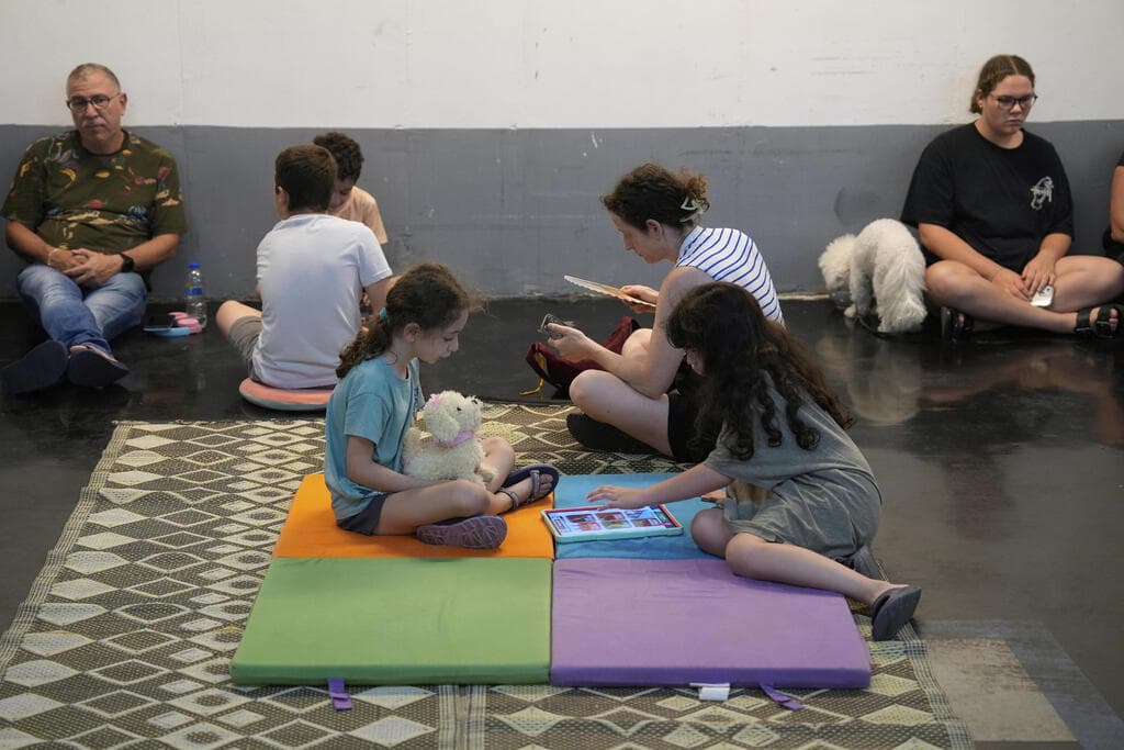 מקלט בתל אביב בזמן אזעקה