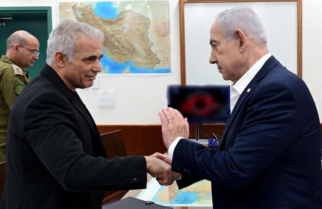 ראש הממשלה בנימין נתניהו נפגש היום עם ראש האופוזיציה יאיר לפיד לעדכון ביטחוני