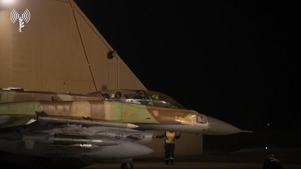  תיעוד מהמראות ונחיתות של מטוסי קרב של חיל האוויר לתקיפות באיראן