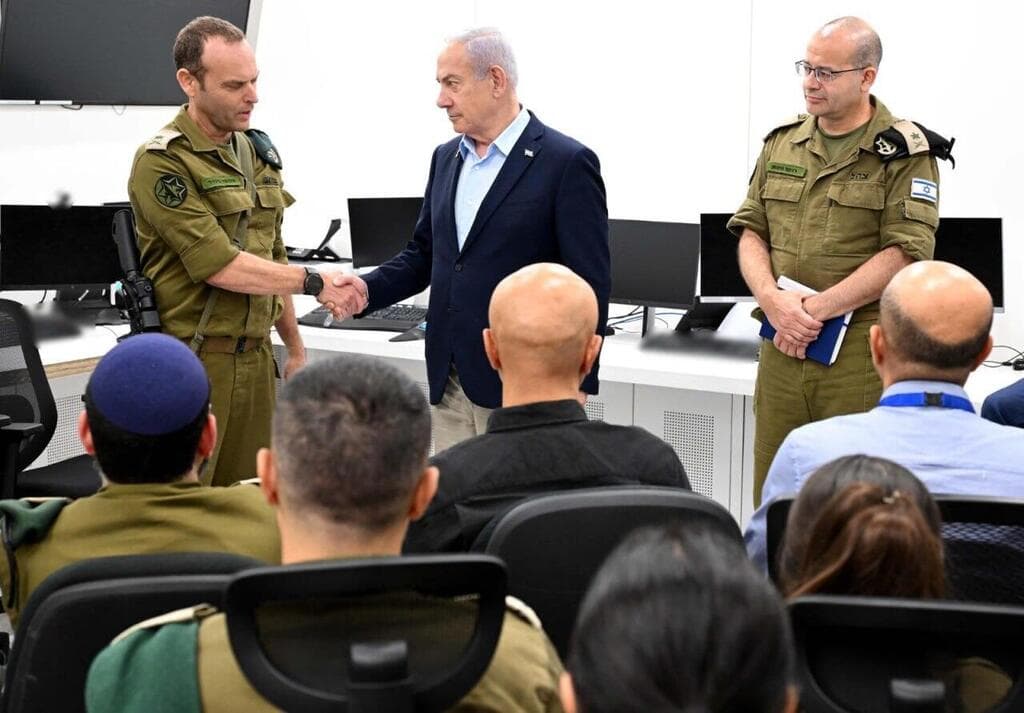 ראש הממשלה בנימין נתניהו ביקר בבסיס של אגף המודיעין