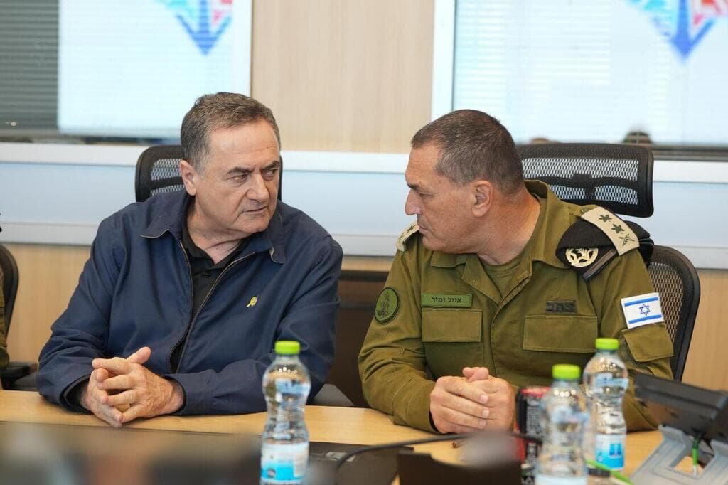 שר הביטחון ישראל כ"ץ והרמטכ"ל אייל זמיר בהערכת מצב
