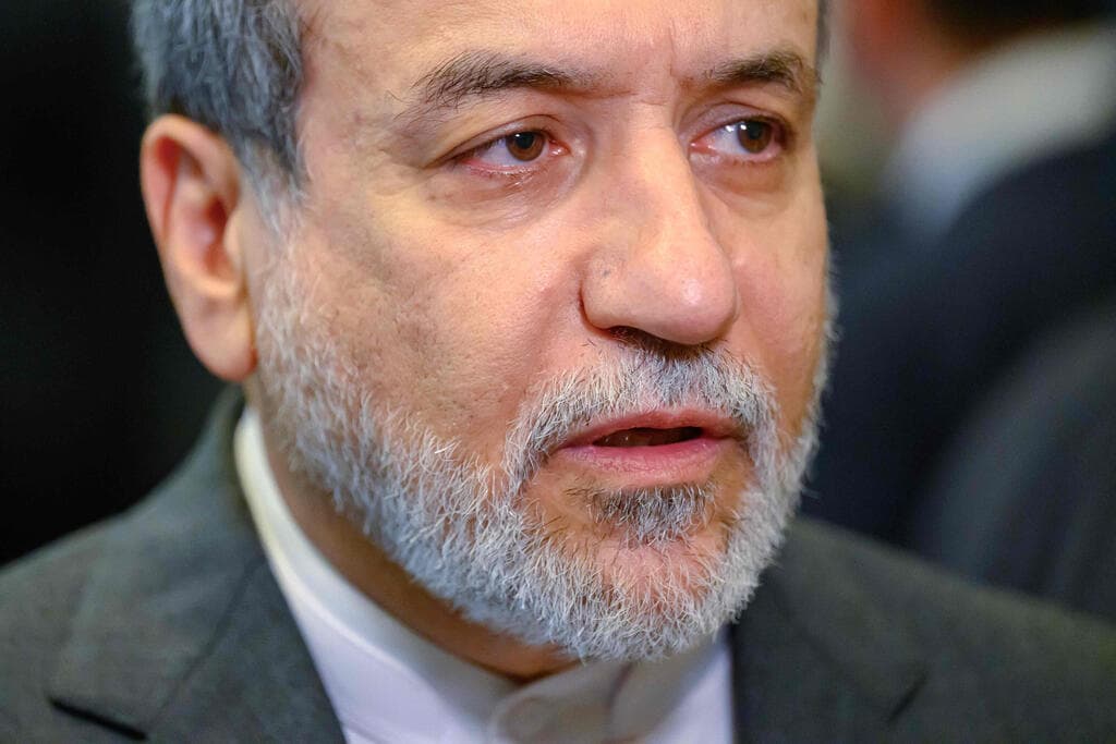 מזהיר את טראמפ. עראקצ'י (צילום: AP Photo/Mehmet Guzel) עבאס עראקצ'י שר החוץ של איראן בכינוס באיסטנבול של הארגון לשיתוף פעולה איסלאמי