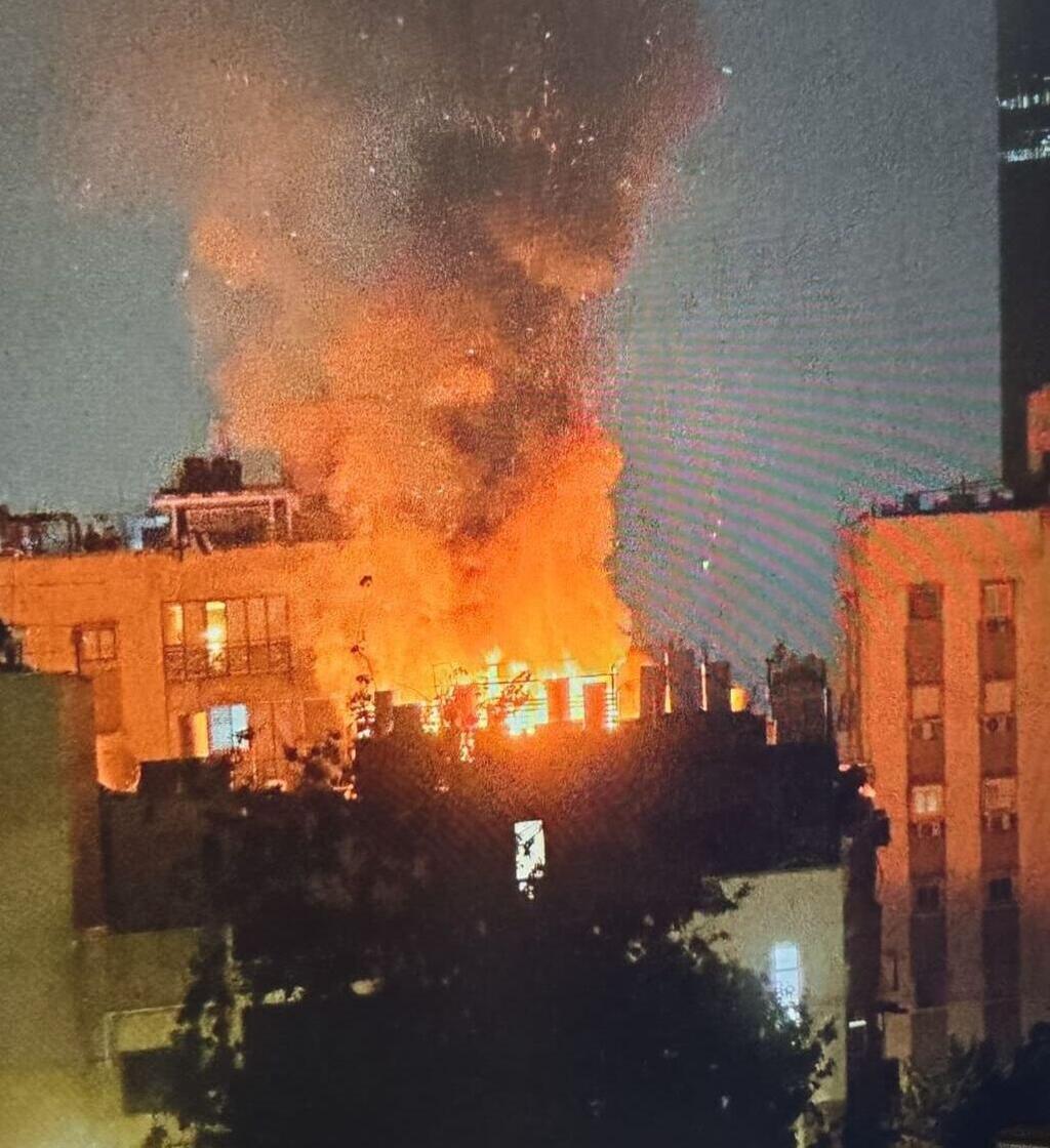 שריפה כתוצאה מנפילת רסיס בחולון