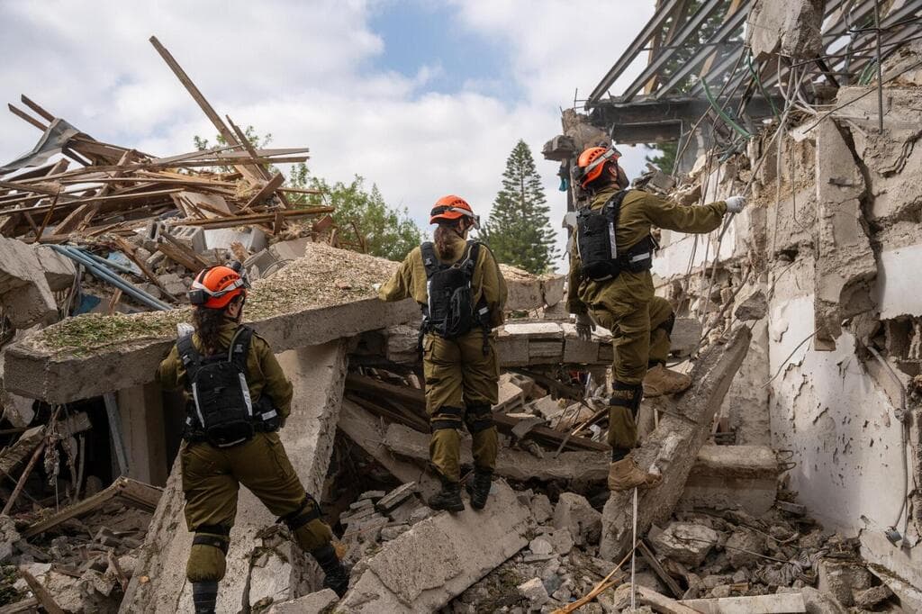 תיעוד מפעילות כוחות פיקוד העורף בזירות הנפילה ברחבי הארץ