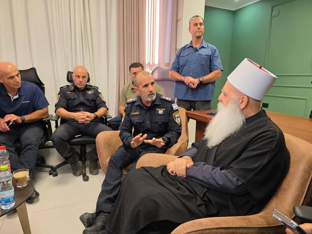 צילום: דוברות המשטרה מפכ"ל המשטרה דני לוי והשיח מואפק טריף