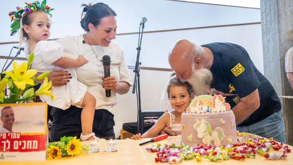 הזמר דני סנדרסון הקדיש שירים לרוני מירן-לביא לרגל יום הולדתה