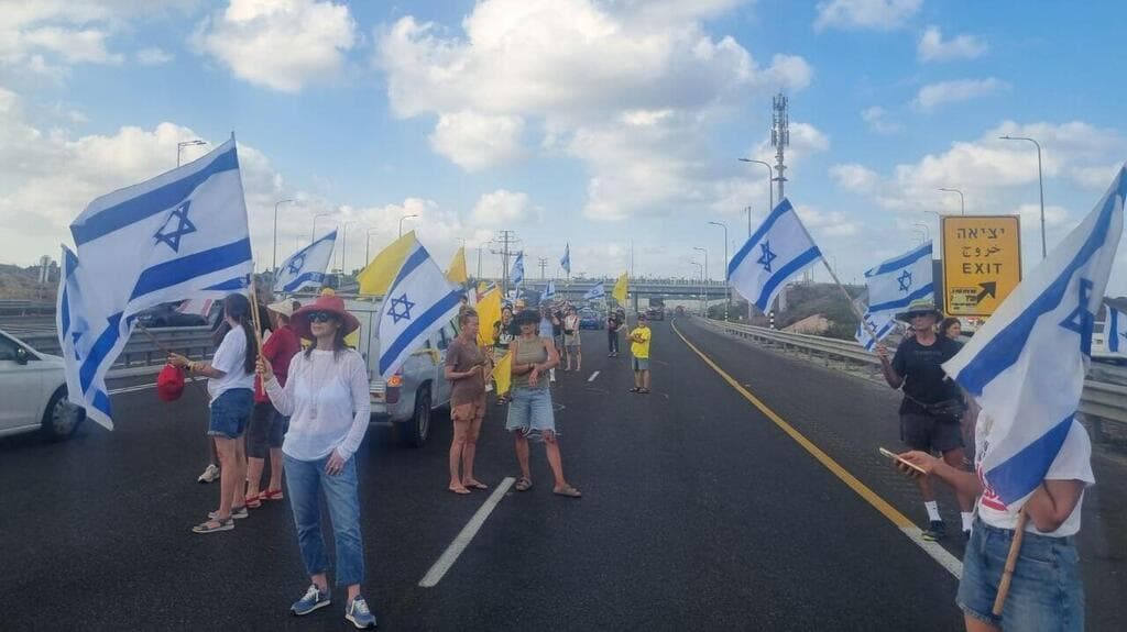 חסימות בכביש 4 - מחאה למען החטופים. יום העצירה למענם