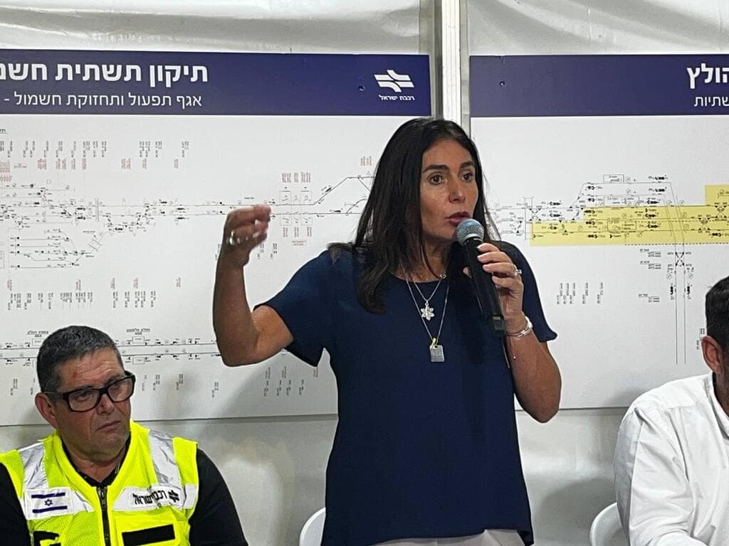 מתקפה על חברת "אל על". השרה רגב (צילום: סיון חילאי ) מסיבת עיתונאים עם מירי רגב