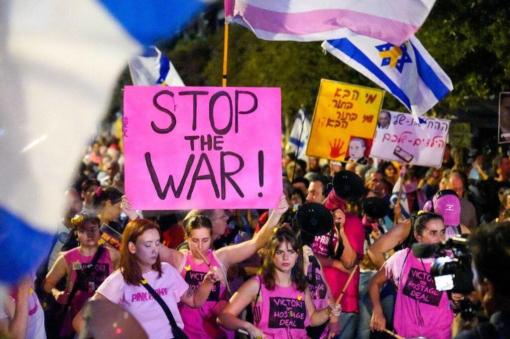 עצרת להחזרת החטופים מול מעון רה"מ (צילום: שלו שלום) עצרת להחזרת החטופים מול מעון רה"מ