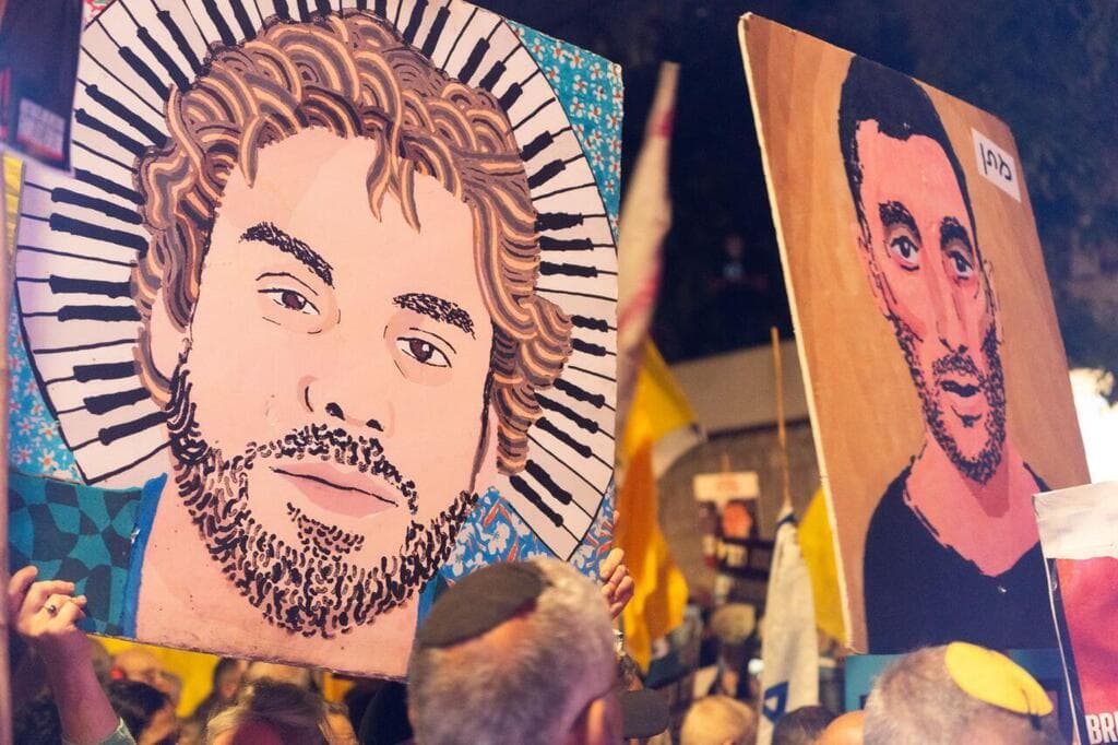 עצרת להחזרת החטופים מול מעון רה"מ (צילום: שלו שלום) עצרת להחזרת החטופים מול מעון רה"מ