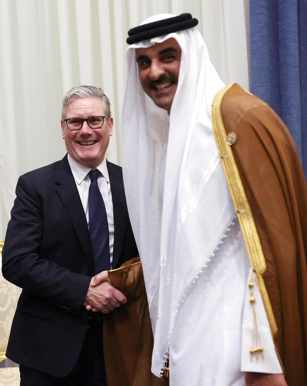 ראש ממשלת בריטניה סטרמר עם אמיר קטאר אל-ת'אני (צילום: Suzanne Plunkett - Pool/Getty Images) ראש ממשלת בריטניה סטרמר עם אמיר קטאר אל-ת'ראני פסגה שארם א-שייח מצרים