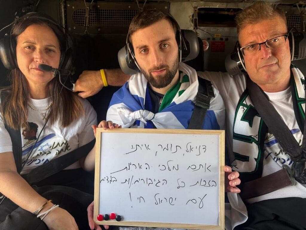 שורד השבי מתן אנגרסט במסר ראשון מהמסוק בדרך לבית החולים