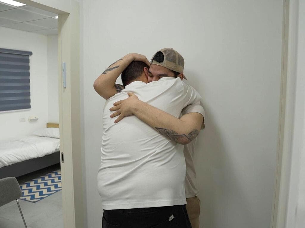  יוסף חיים אוחנה נפגש עם משפחתו לראשונה