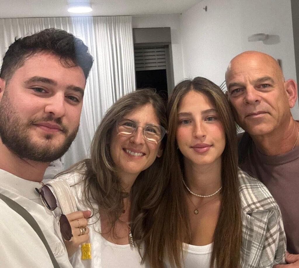 משפחתו של אלון אהל לפני היציאה לרעים