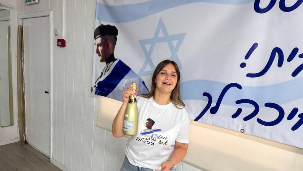 בת חפר בית משפחה של מתן אנגרסט