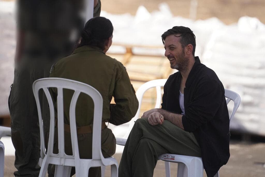 דוד קוניו עם נציגי צה"ל (צילום: דובר צה"ל) אריאל ודוד קוניו במפגש עם נציגי צה"ל