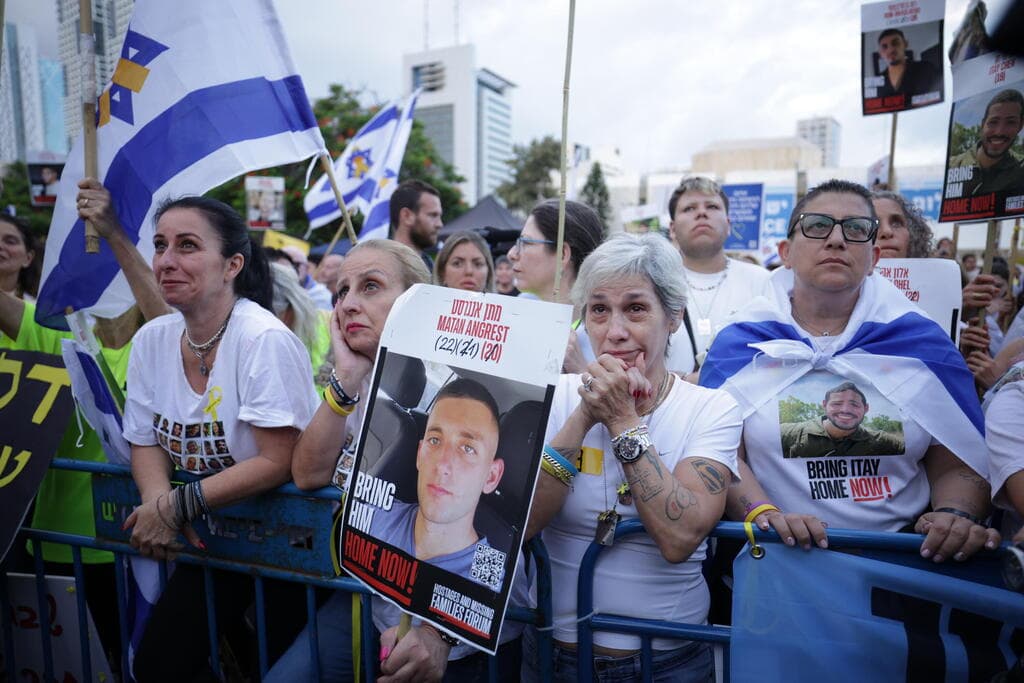 כיכר החטופים תל אביב