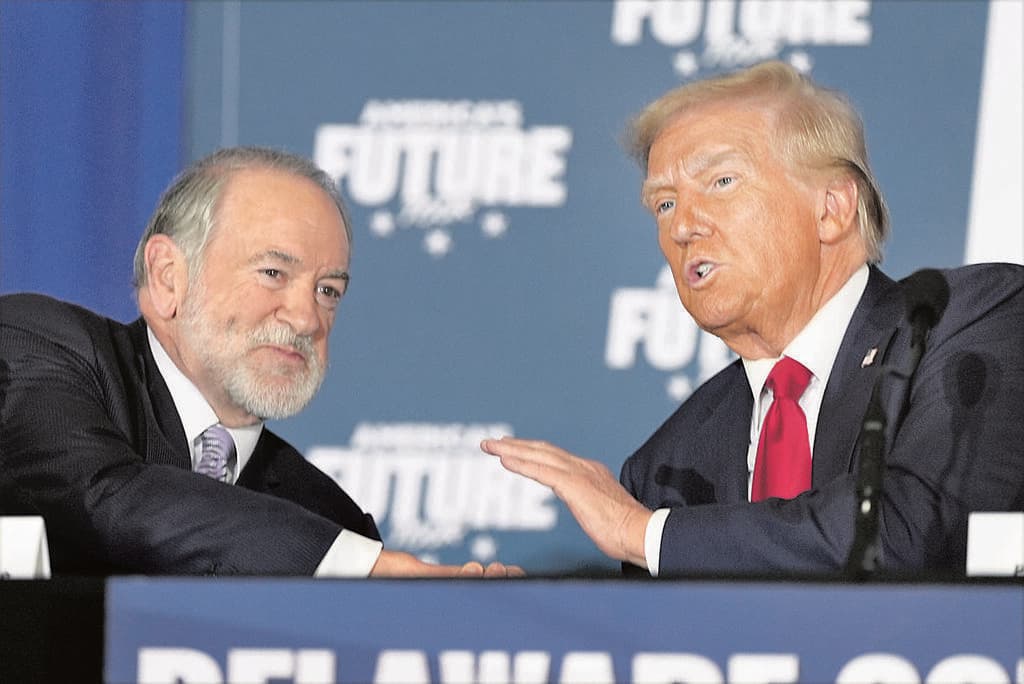  מייק האקבי, שגריר ארה"ב בישראל, עם דונלד טראמפ