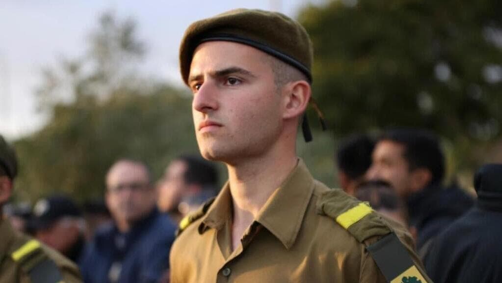 סמל רועי פרי ז"ל (צילום: באדיבות המשפחה ) סמל רועי פרי ז"ל, חלל צה"ל - משפחתו הוציאה יין לזכרו