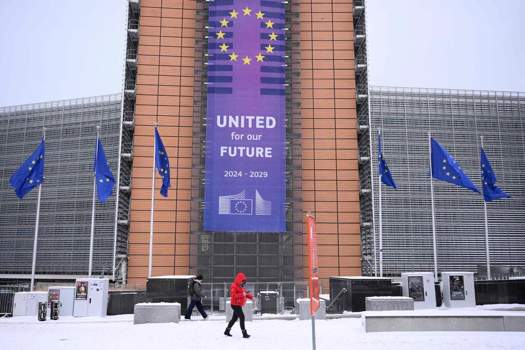 צילום: Nicolas TUCAT / AFP אירופה מזג אוויר גל קור מטה הנציבות האירופית בלגיה בריסל