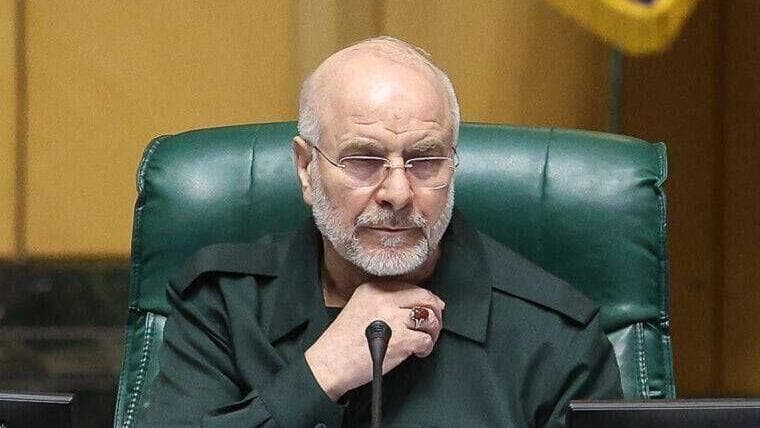 מוחמד באקר קאליבאף יו"ר הפרלמנט האיראני מוחמד באקר קאליבאף עם מדי משמרות המהפכה