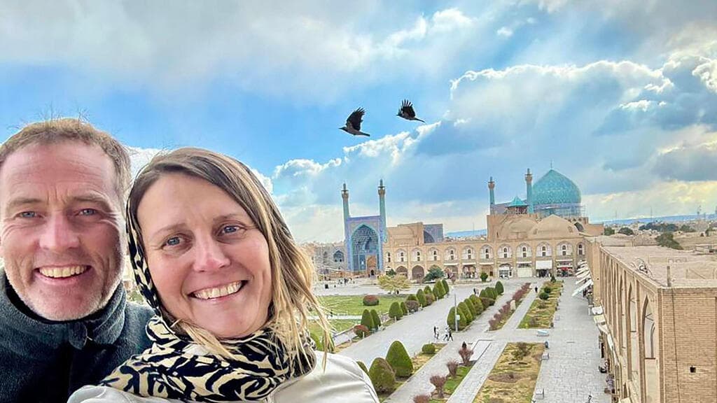 קרייג ו לינדזי פורמן בני זוג מ בריטניה עצורים ב איראן נידונו ל 10 שנות מאסר בגין ריגול כאן מצולמים באיספהאן
