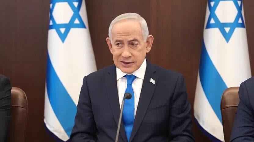 צילום: עומר מירון/ לע״מ נתניהו בפתח ישיבת הממשלה