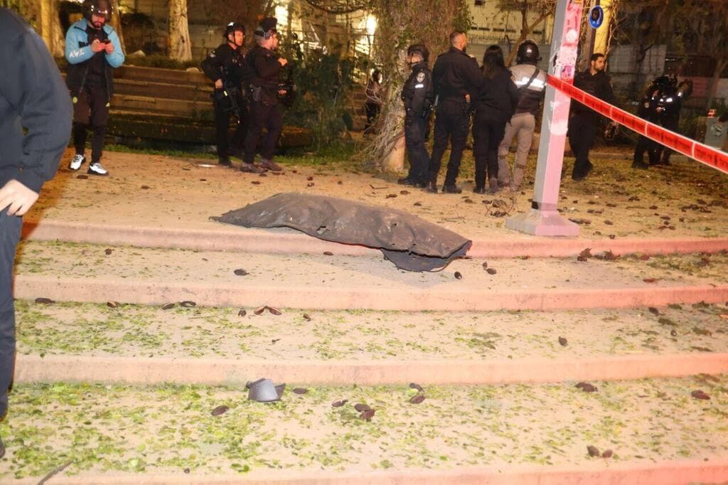 צילום: מוטי קמחי זירת הנפילה בתל אביב