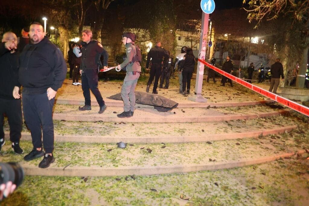 צילום: מוטי קמחי זירת הנפילה בתל אביב