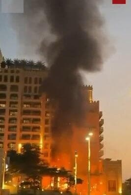 בית מלון שלפי הדיווחים נפגע בדובאי דיווחים על נפילת רסיסים על מלון בדובאי