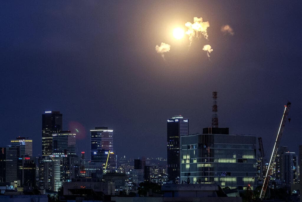 יירוטים בשמי תל אביב (צילום: Jack GUEZ / AFP) יירוטים בשמי תל אביב