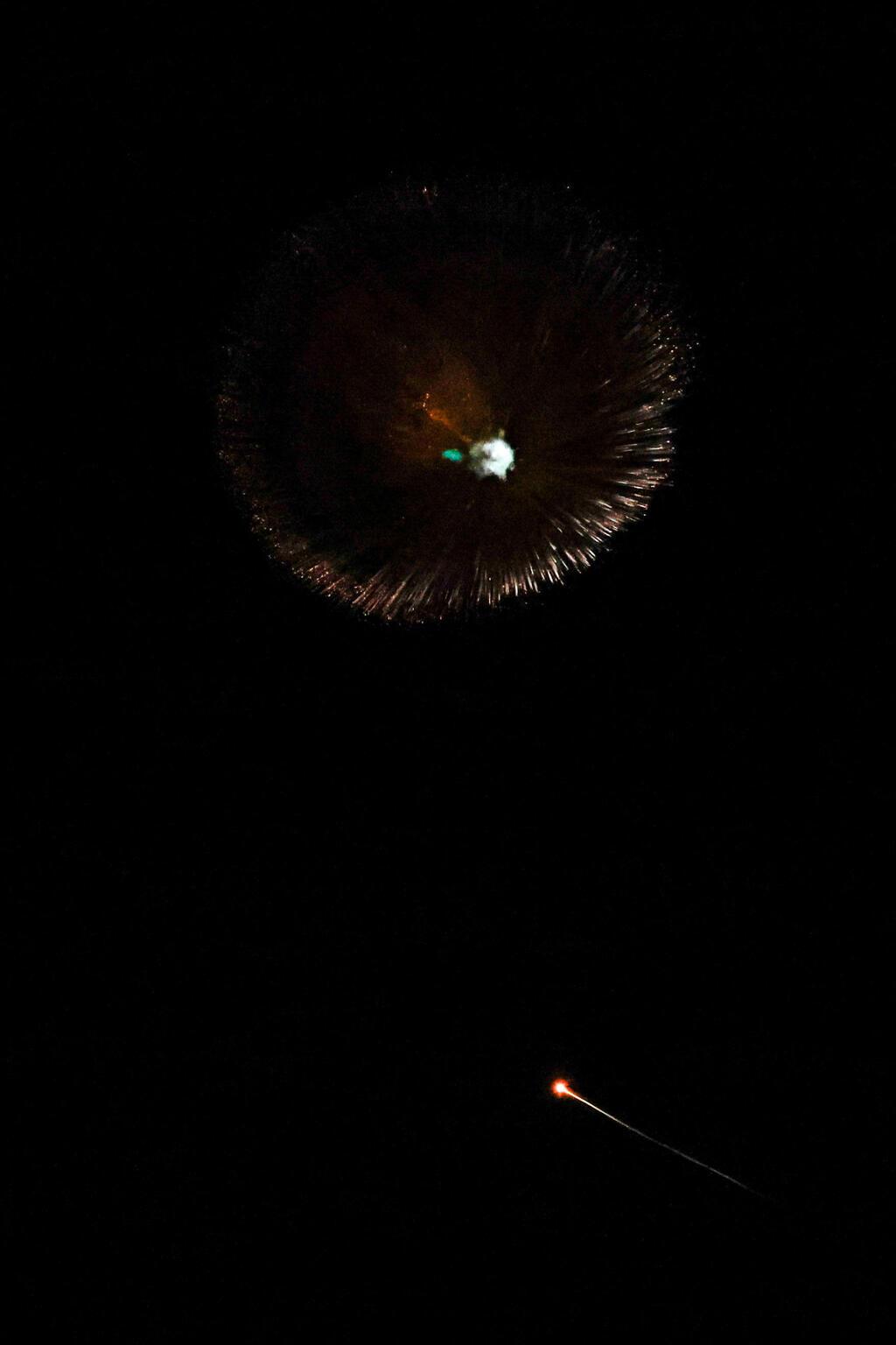 צילום: REUTERS/ Mohammed Torokman ירוט יירוט יירוטים טיל טילים מ איראן בתיעוד מ רמאללה