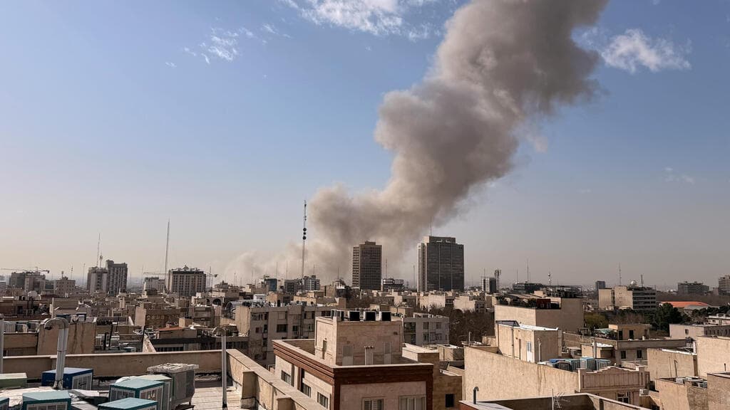 טהרן איראן עשן תקיפות ארה"ב ישראל