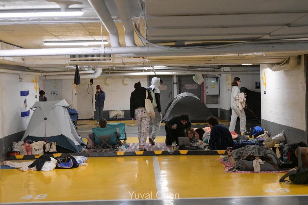 חניון בדיזנגוף סנטר בתל אביב משמש כמרחב מוגן