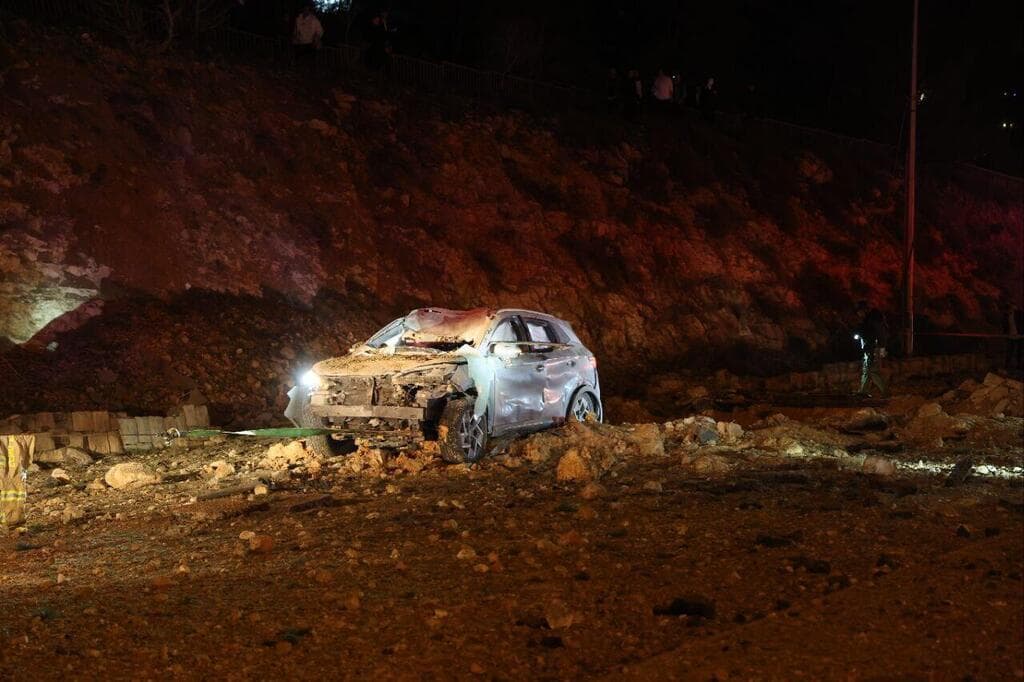 צילום: אלכס קולומויסקי זירת הנפילה בירושלים