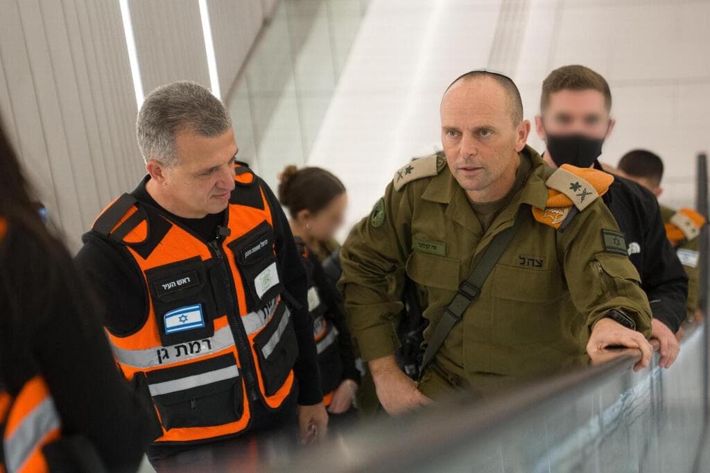 ביקור מפקד פיקוד העורף בזירות נפילה ובמרחבים מוגנים ברחבי גוש דן