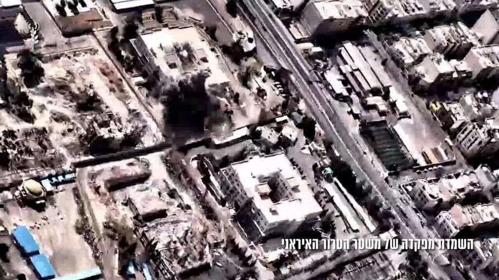 תיעוד מהמטס של חיל האוויר בלב טהרן