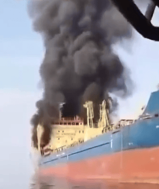 מכלית ספינה ש איראן טוענת כי התקיפה כשניסתה לחצות את מצר הורמוז